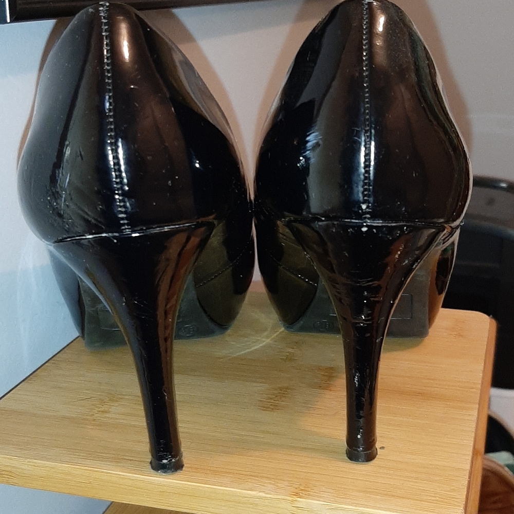 Heels - Picture 4 of 7